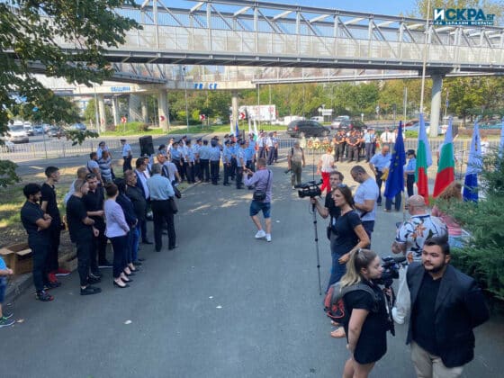 Церемония паметник