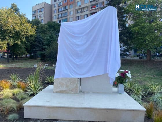 Церемония паметник