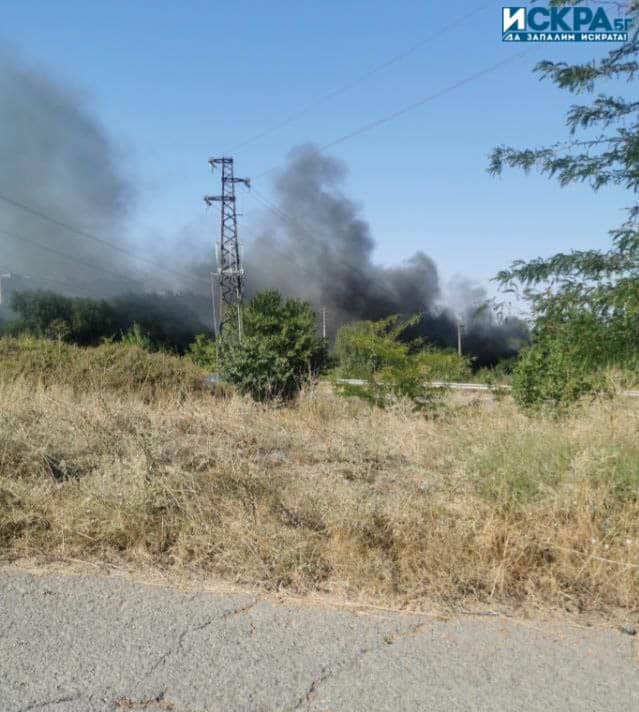 Пожар гори край бургаския комплекс Меден рудник“, съобщиха читатели на