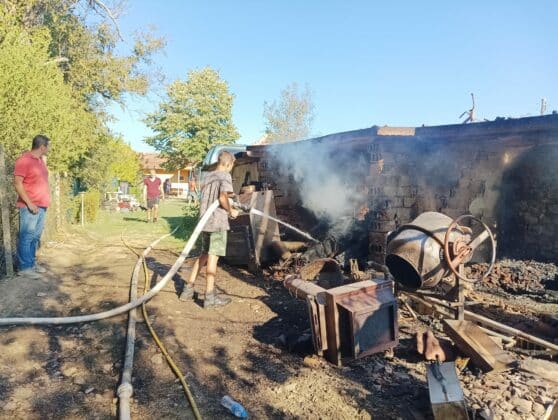 Изпепелена къща