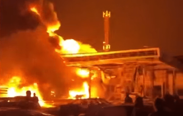 Най малко 27 души са загинали при експлозия и пожар на