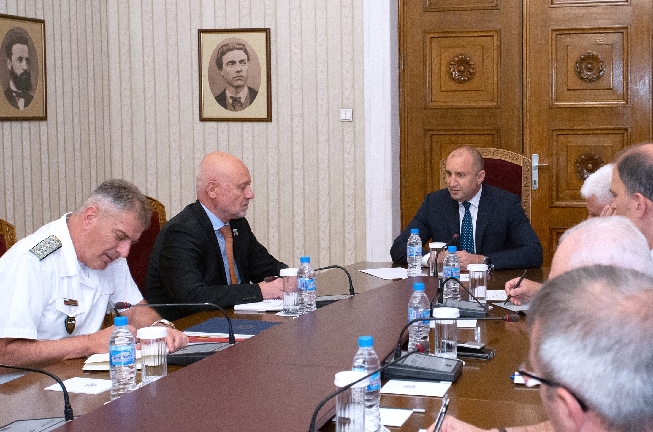 Държавният глава Румен Радев проведе днес среща на Дондуков“ 2