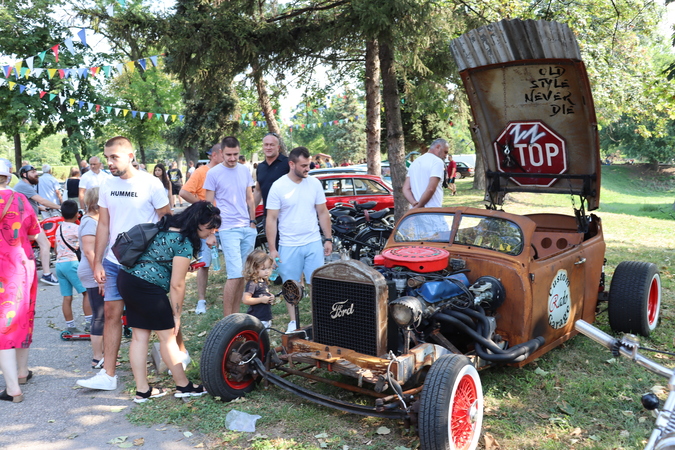 VII международен ретро парад Vintage Vehicles Vidin започна с парадно