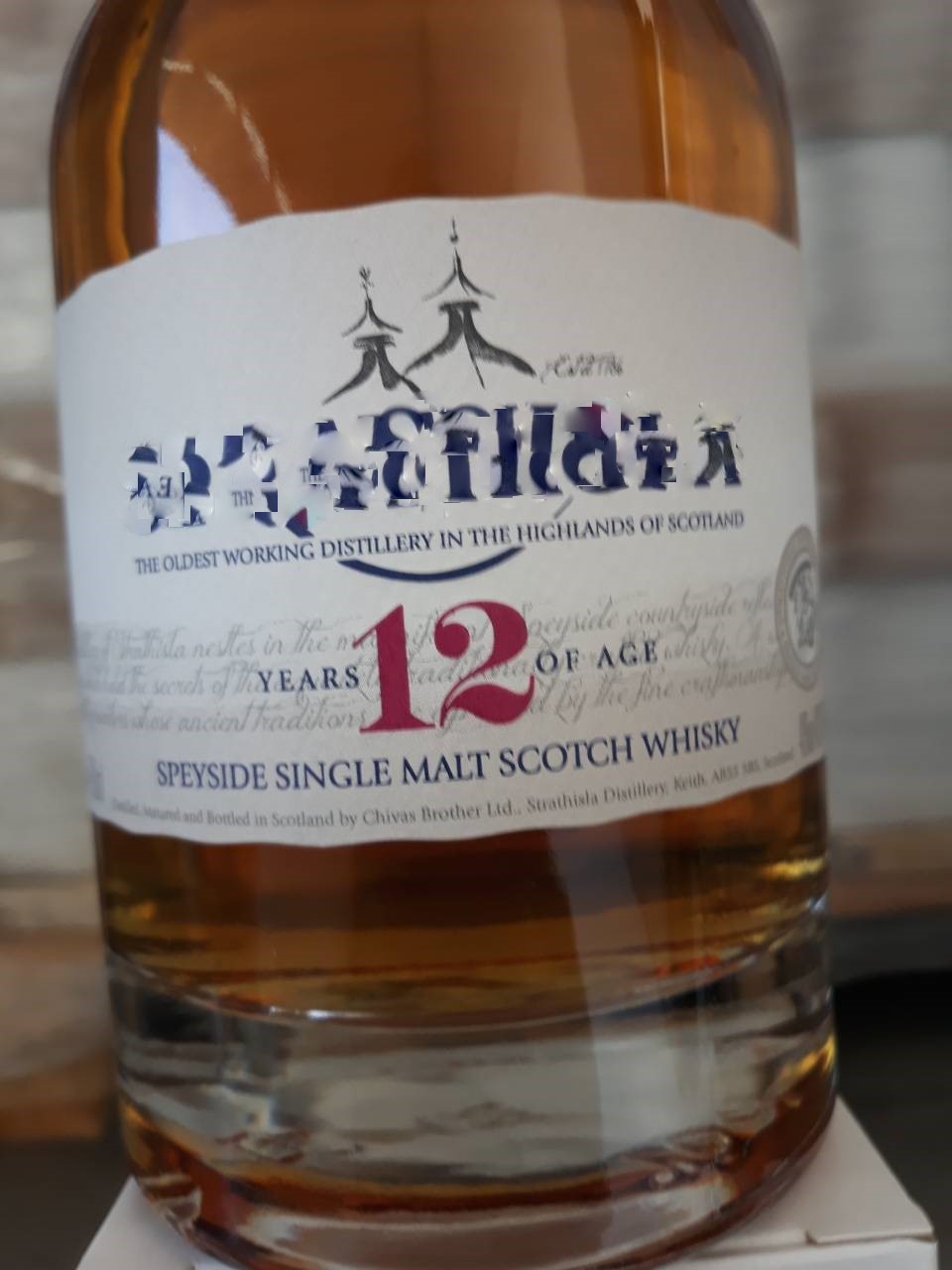 Над 13 000 бутилки фалшиво уиски бяха унищожени в дните