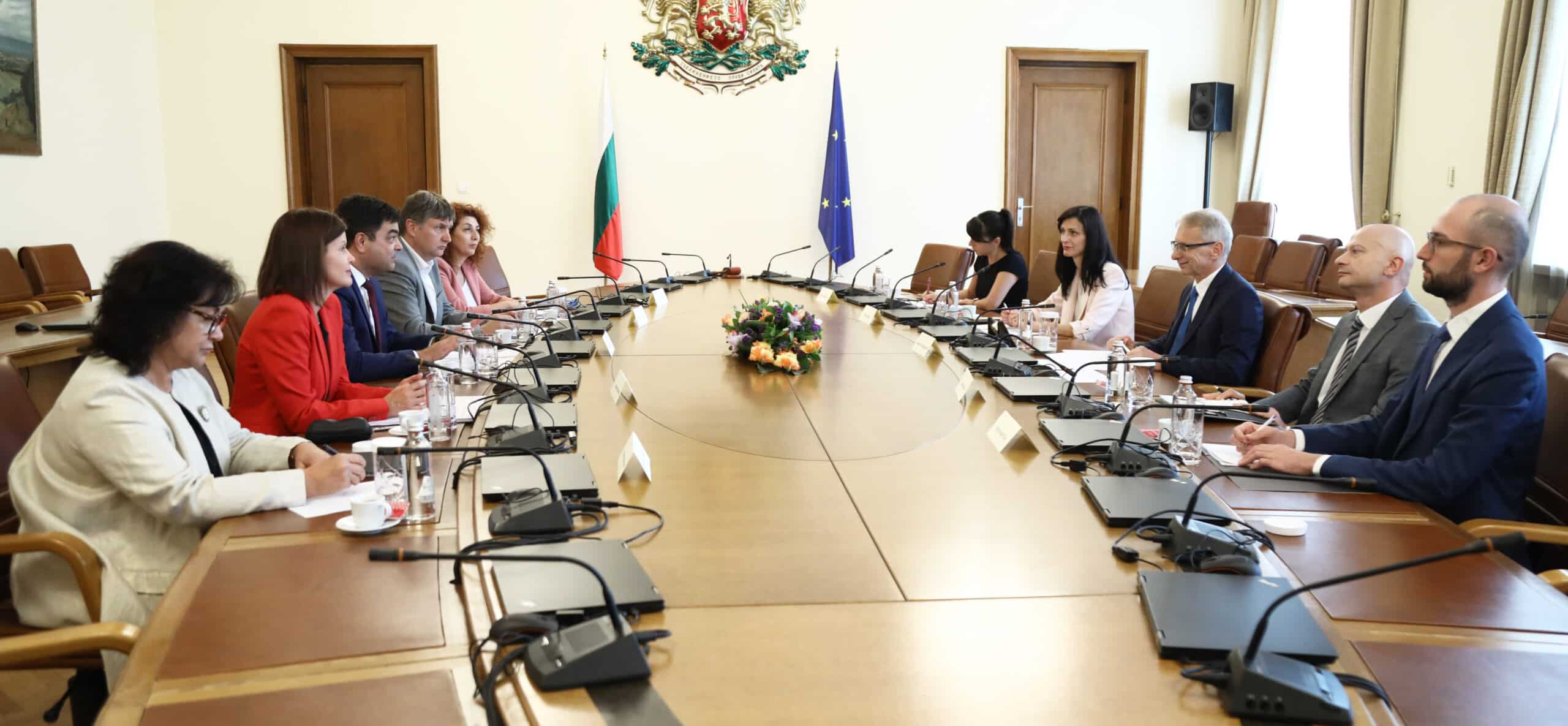 Правителството подкрепя финансовата децентрализация на общините след внимателен анализ който