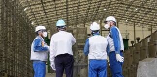 Учени обсъждат процеса