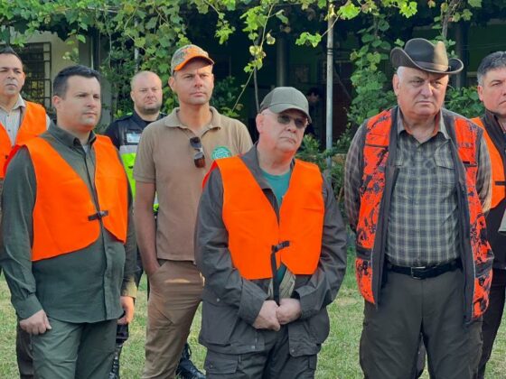 Кирил Вътев и ловци