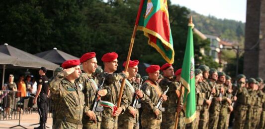 Сухопътни войски, военни