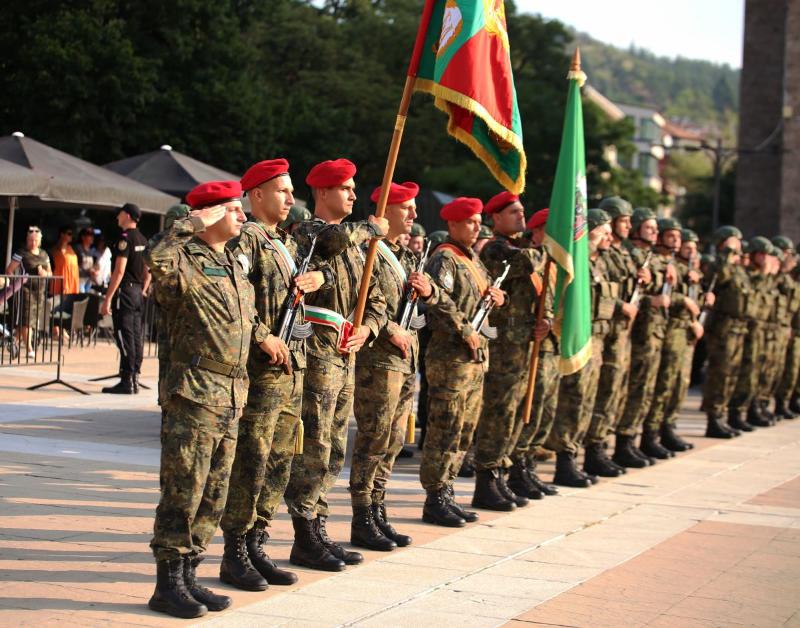 Церемония по официалното изпращане на военно формирование от Сухопътните войски
