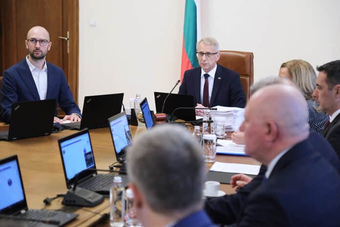 Акад. Николай Денков