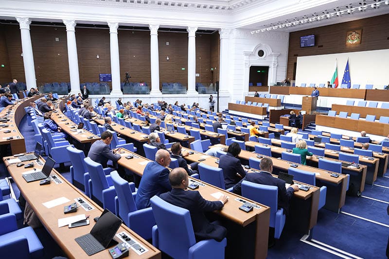Парламентът ще обсъди на първо четене в петък законопроекта за