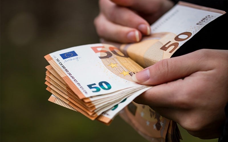 Европейската комисия съобщи че са изплатени 2 17 милиарда евро за