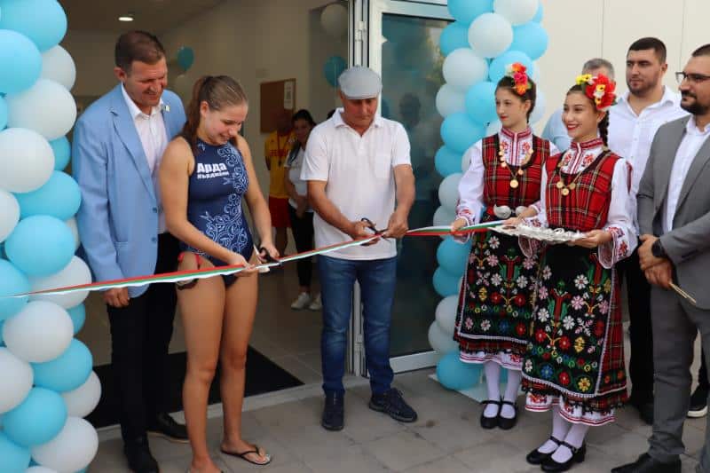 Първият закрит плувен комплекс в Хасково беше официално открит съобщиха
