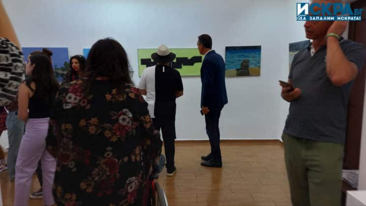 Посетители на изложбата