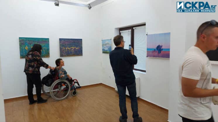 Посетители на изложбата