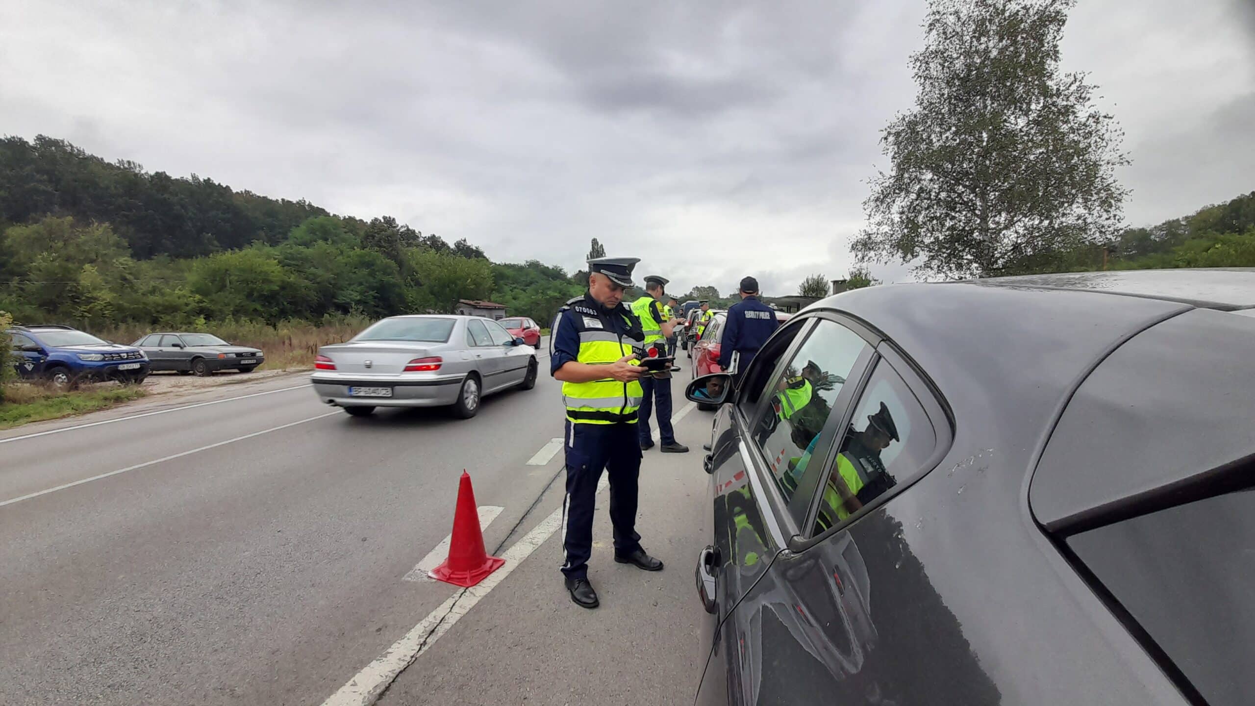 Специализирана полицейска операция по метода широкообхватен контрол се проведе вчера