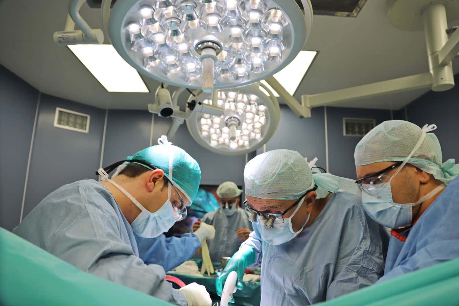Шестчасова чернодробна трансплантация извършиха специалистите от Военномедицинска академия /ВМА/. Реципиентът