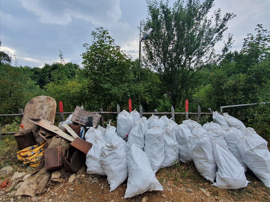 Близо 50 души от различни градове възрасти и професии се