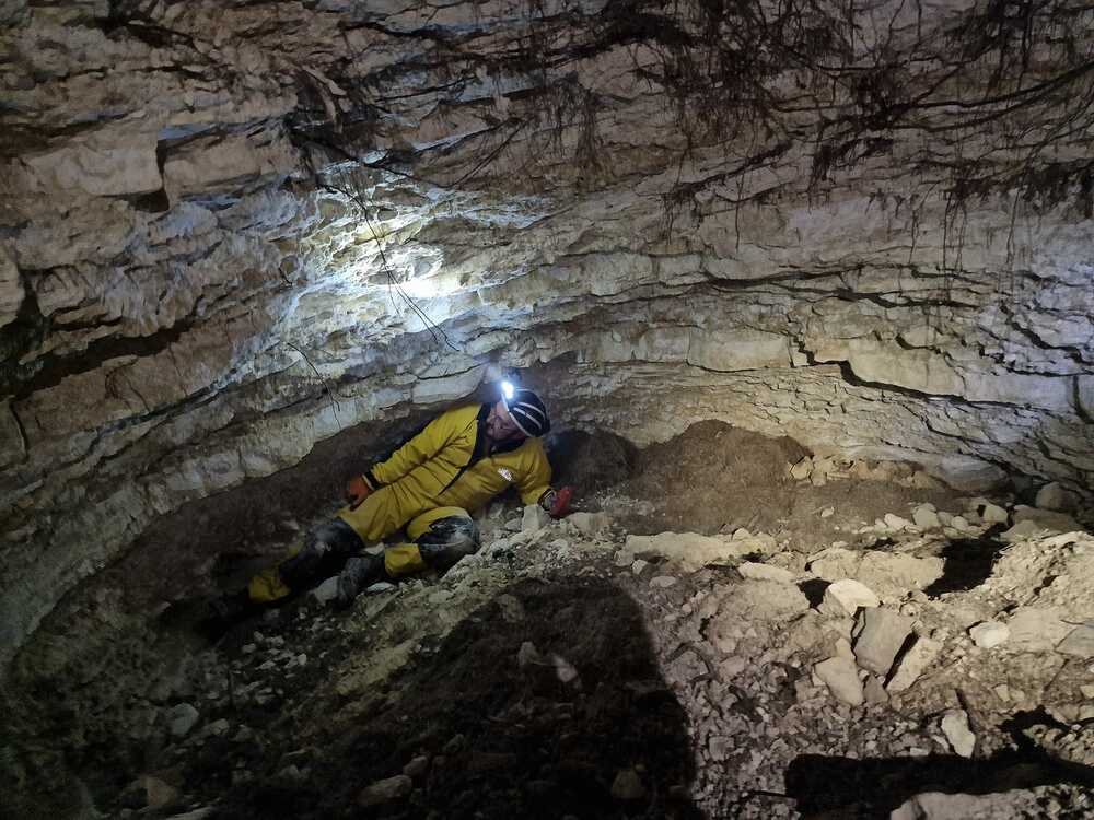 Нова пещера е била картографирана за първи път на територията