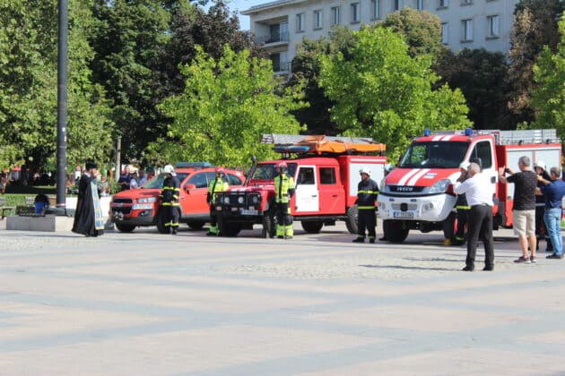 Пожарникари