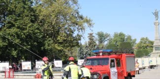 Пожарникари