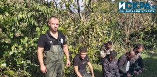 Стефан Петров със заловените мигранти