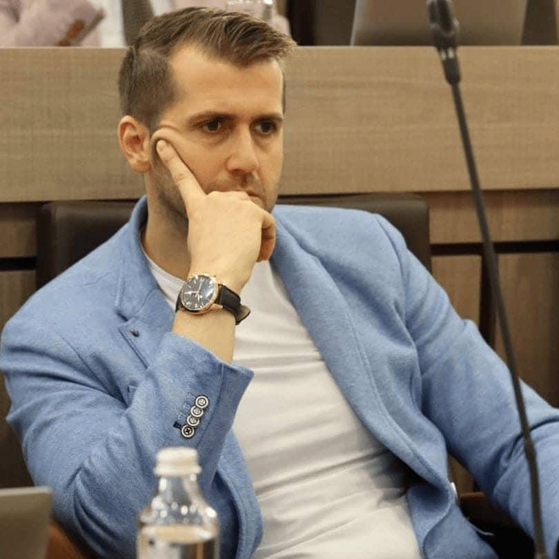 Стоян Коларов от местната структура на БСП Бургас обяви с пост