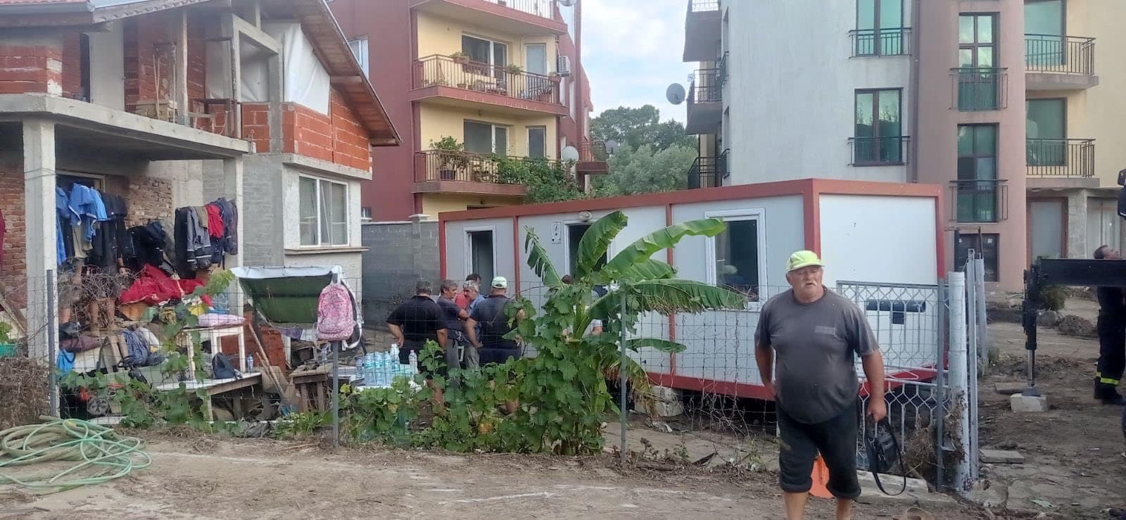 Пети ден служители от няколко структурни звена на МВР са