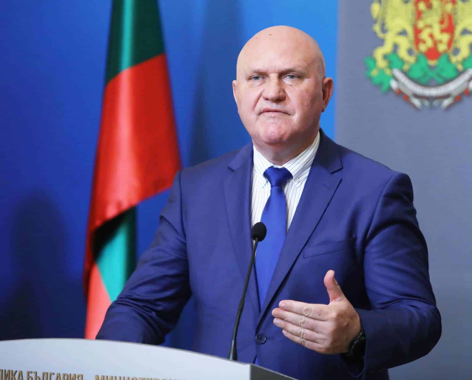 В условията на разпространяваща се грипна епидемия значителен брой училища