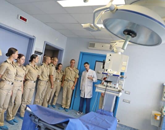 Курсанти във ВМА