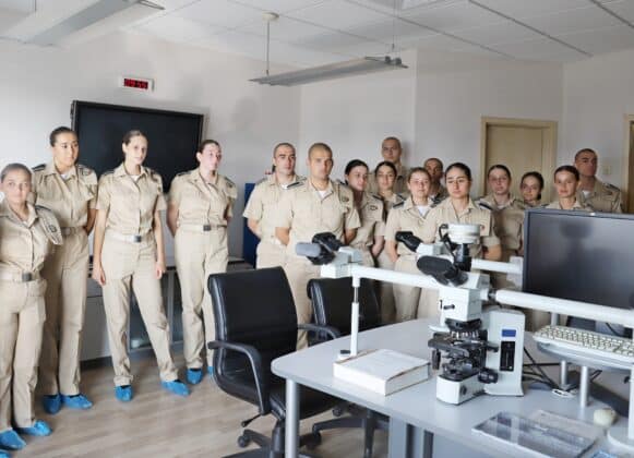 Курсанти във ВМА