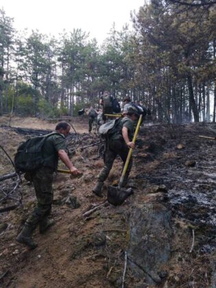 Военни, пожар