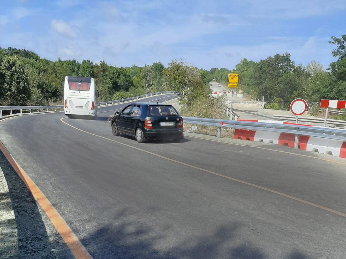 Днес официално е било пуснато движението по временния обходен път