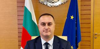 Доц. Деян Стратев