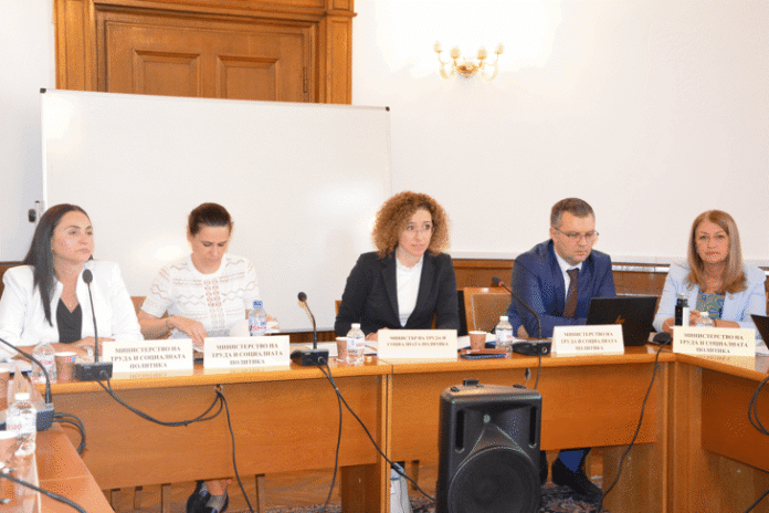 Заседание на Комисията по труда, социалната и демографската политика