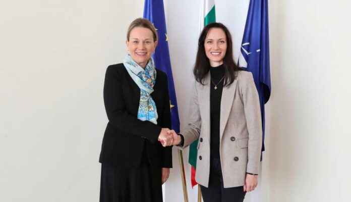 Джулиян Смит и Мария Габриел