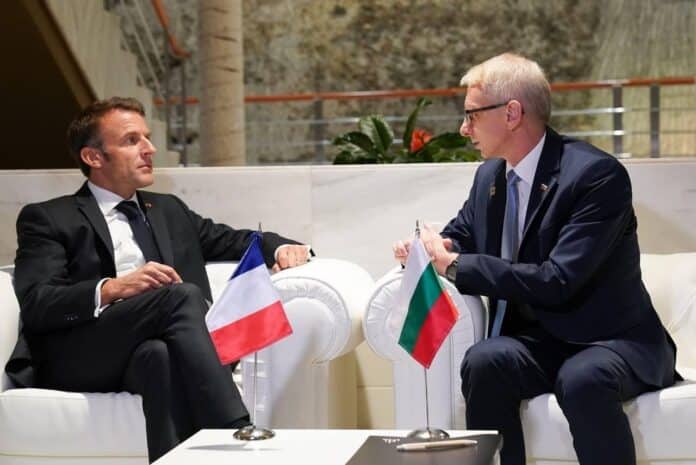 Еманюел Макрон и акад. Николай Денков