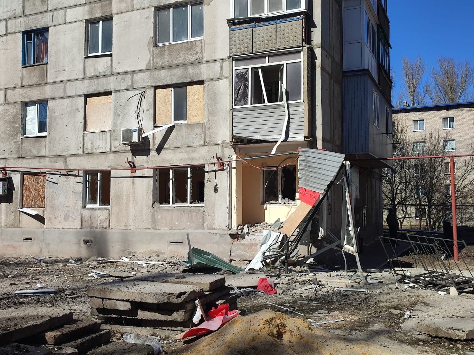 Докато руските ракети разрушават град Авдеевка Хана отчаяно се опитва
