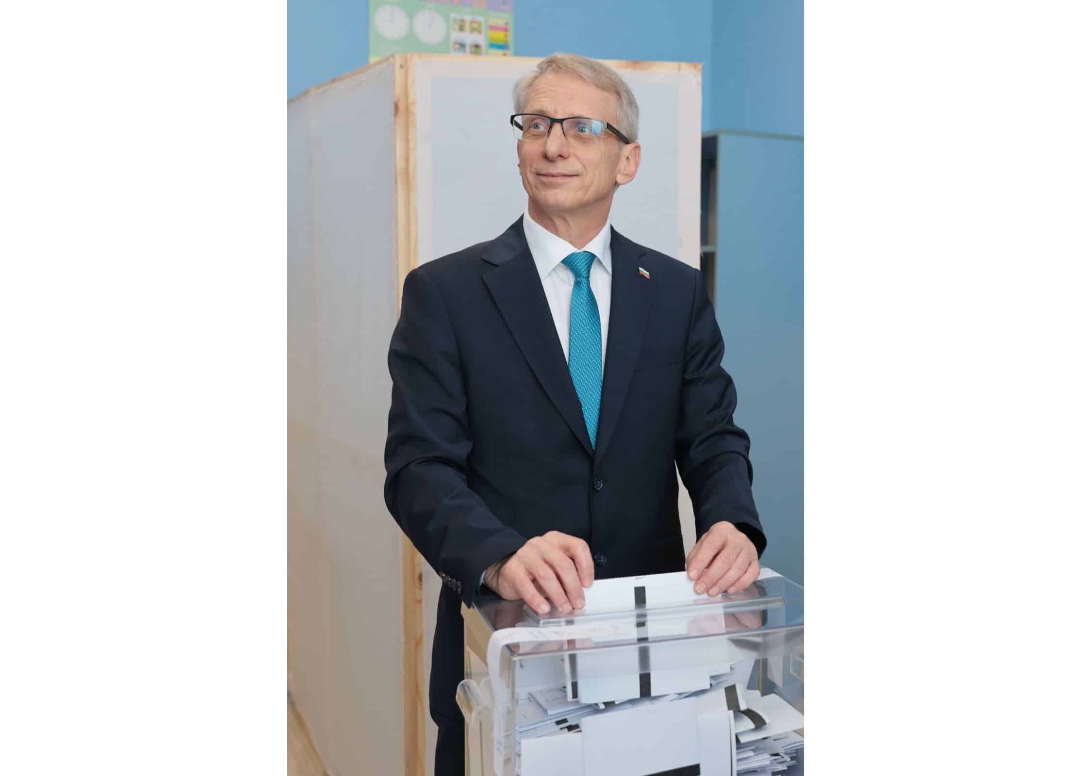 Днес е важно всички да гласуват … Хора от вас