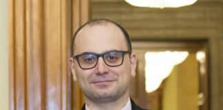 Доц. д-р Джеймс Йоловски