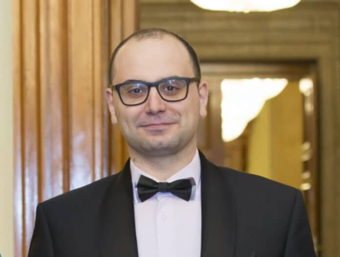 Доц. д-р Джеймс Йоловски