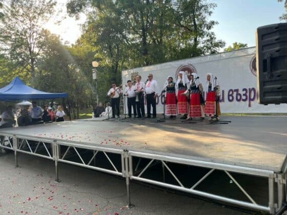 Фестивал „Изкуство без граници и възраст“