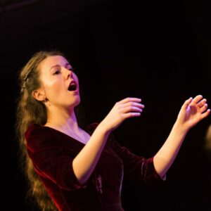 Джулия Узунова