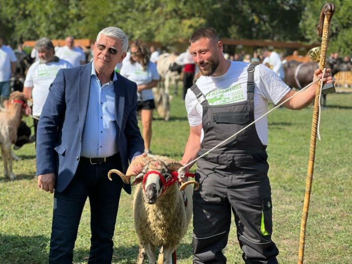 Министър Кирил Вътев на изложението