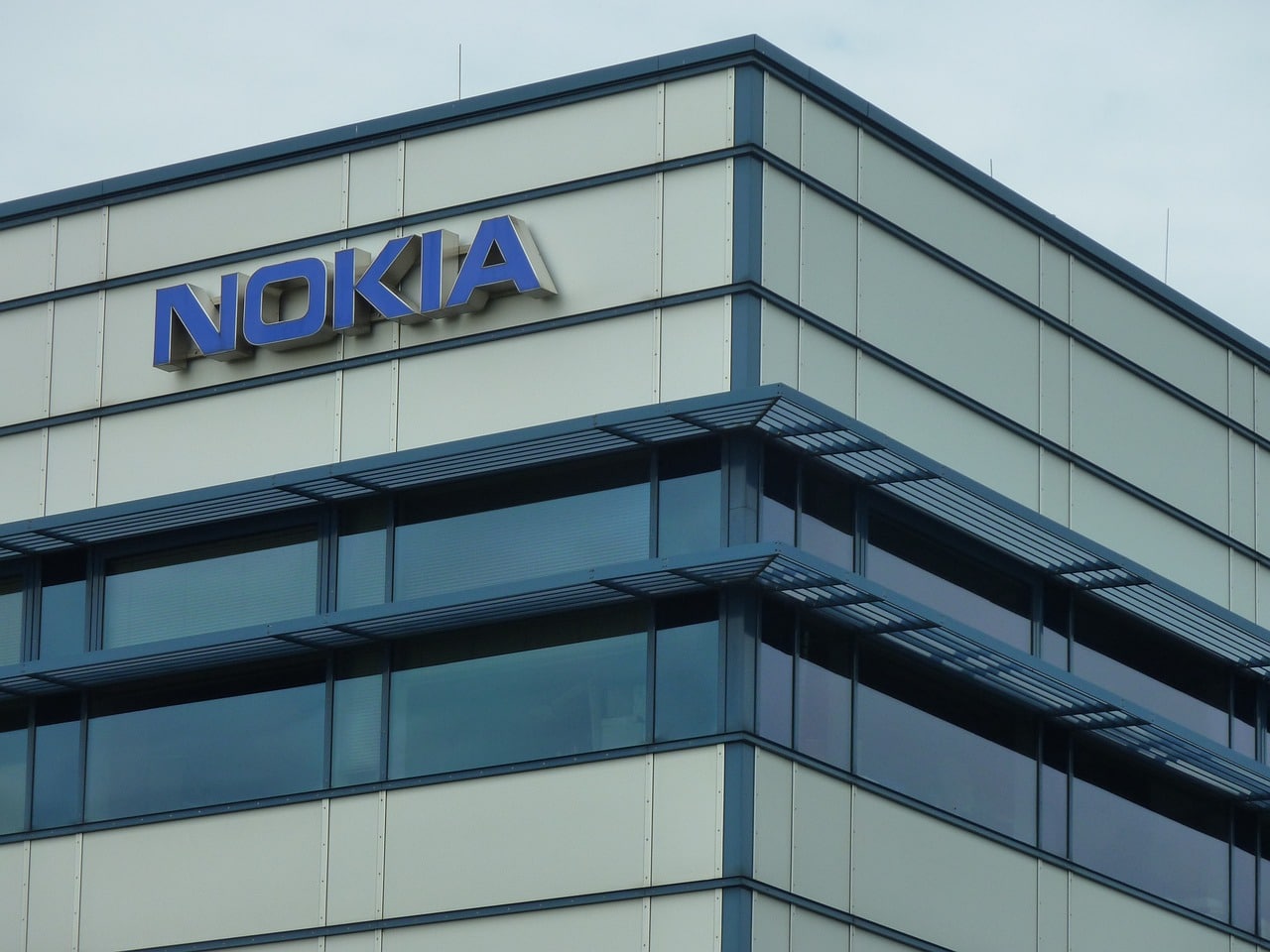 Финландският телекомуникационен гигант Nokia ще съкрати между 9000 и 14