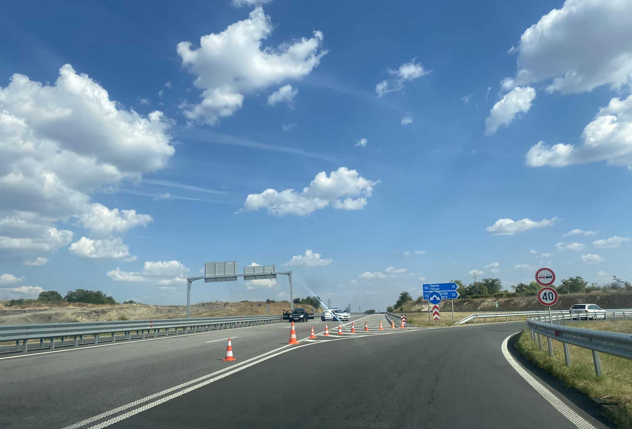 Продължава блокадата на на автомагистралите Тракия Струма и Прохода на