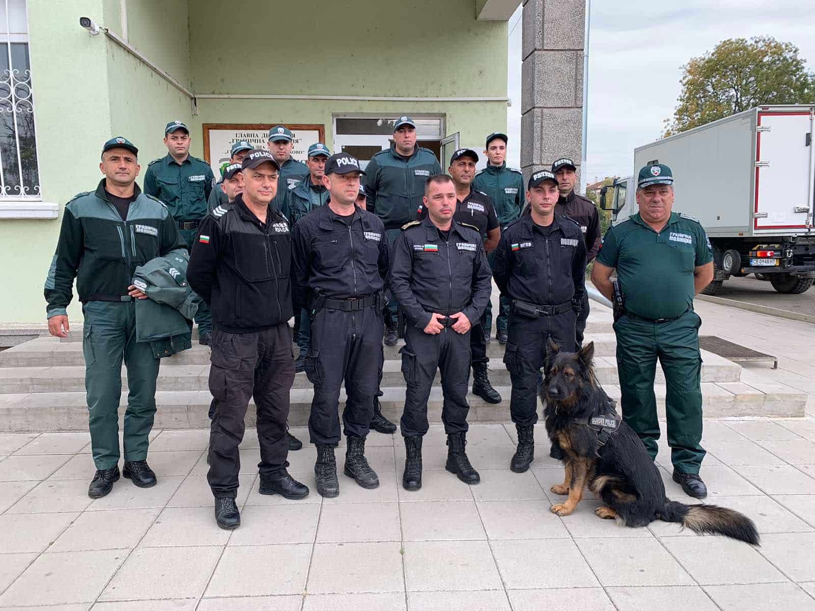 ​Главен комисар Антон Златанов отличи старши полицай Никол Костадинова от