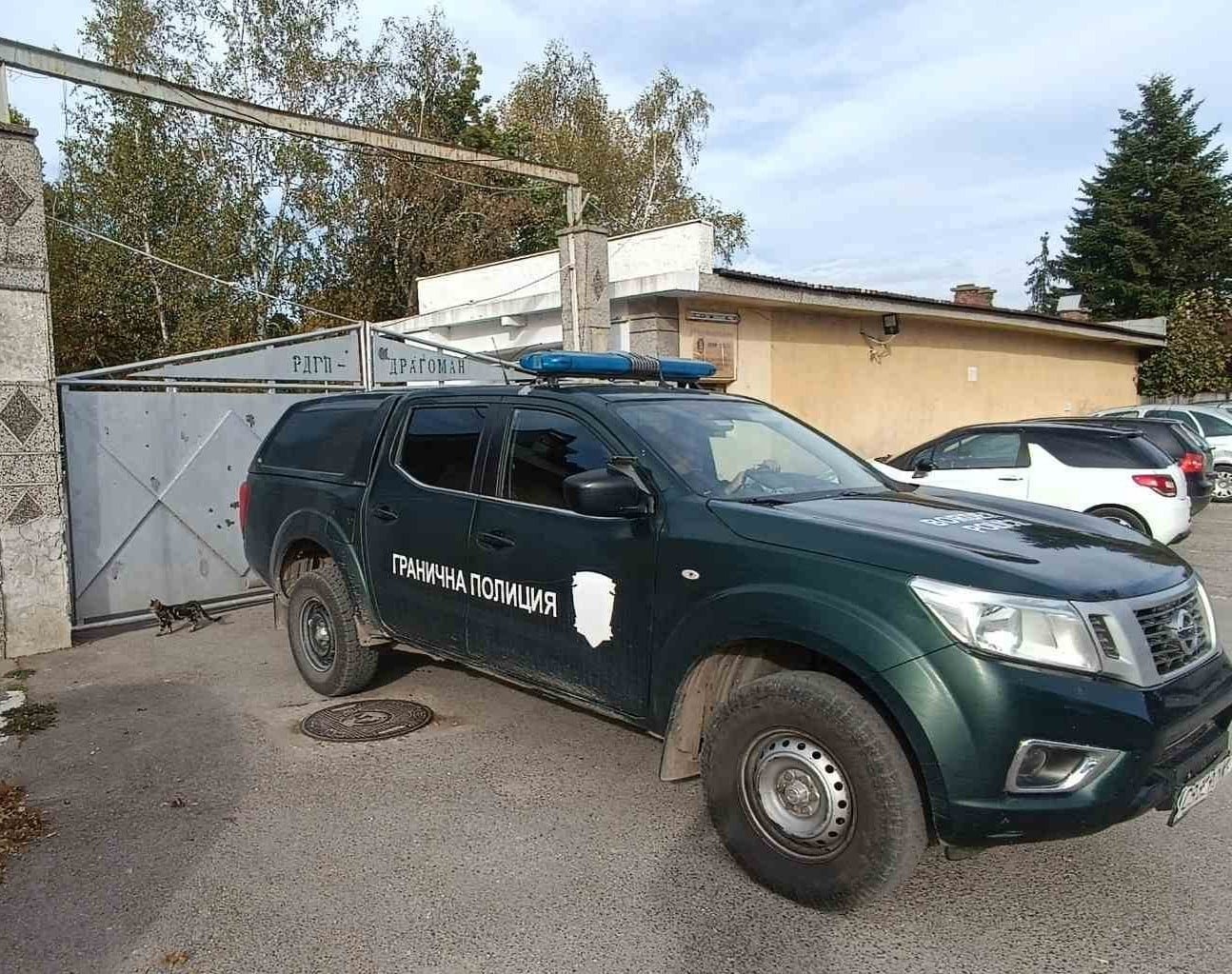 Гранични полицаи от РДГП-Драгоман са задържали каналджия с мигранти, съобщиха