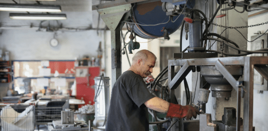 Промишленост, работник