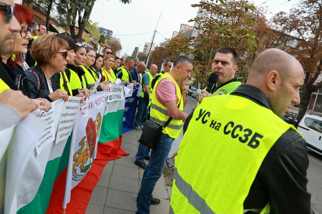 Работещи в затворите поискаха оставката на директора на Главна дирекция